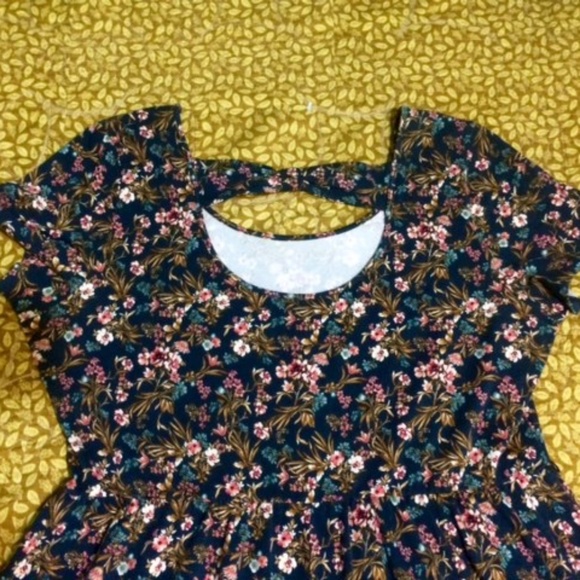 Stretchy floral print dress - Picture 3 of 3